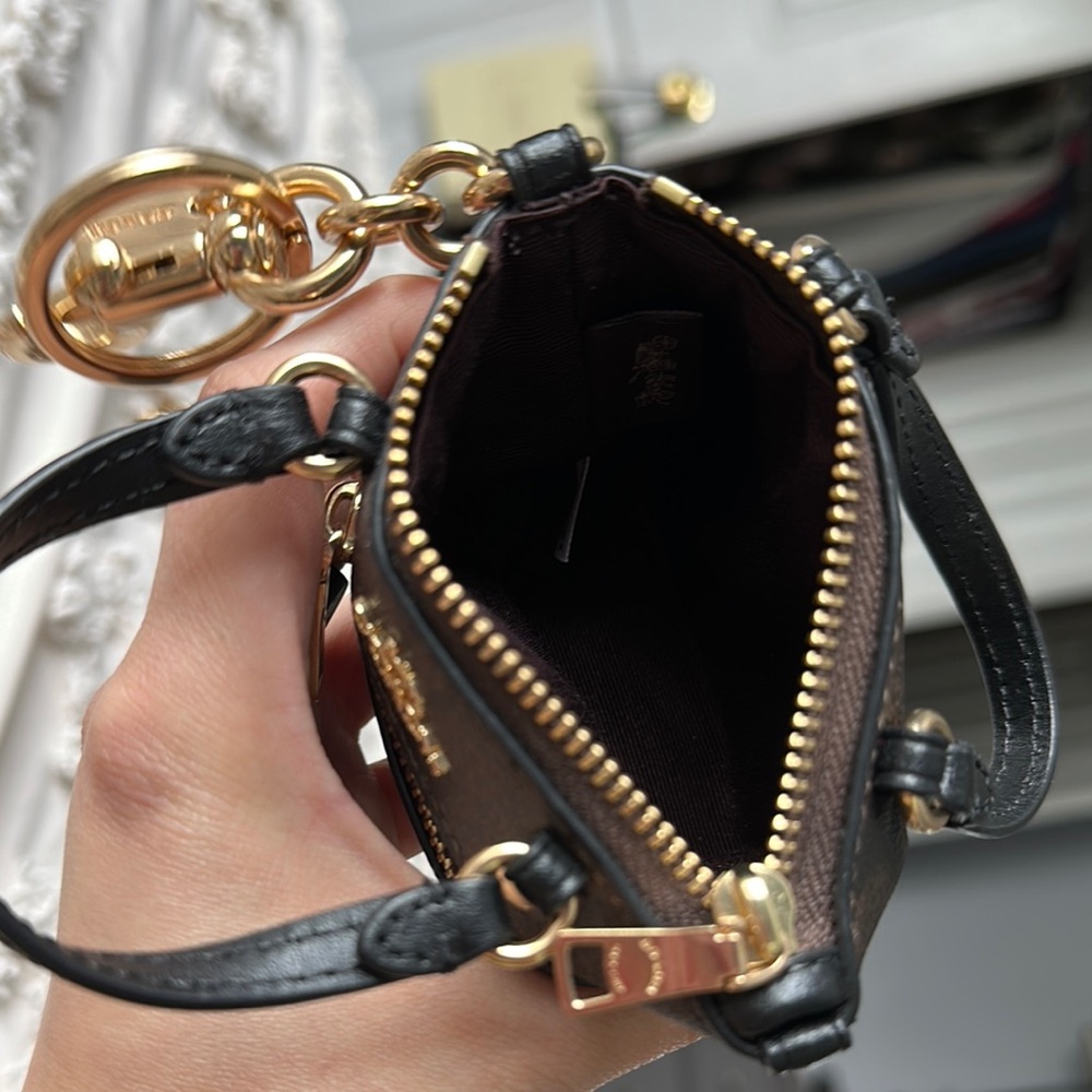Coach Mini tote keychain - Picture 12 of 12